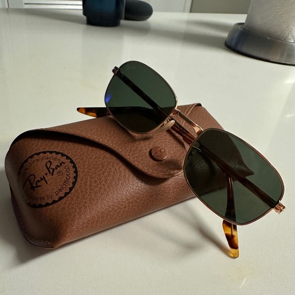 Ray-Ban RB3690 BRAND NEW sunglasses - Picture 2 of 3